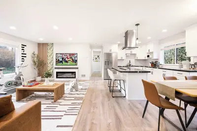 Image de Contemporary Single-Level 2024 Remodeled Rambler | Rv Parking