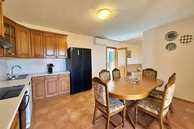 Image de Appartement de vacances Vantačići pour 1 - 5 personnes avec 2 chambres à coucher - Maison de vacance