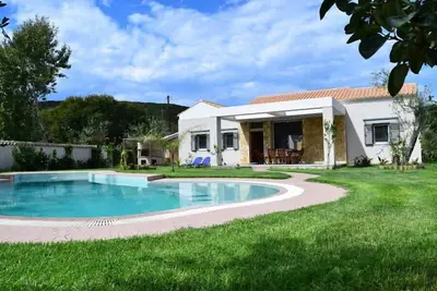 Image de Villa Erotas Summary: