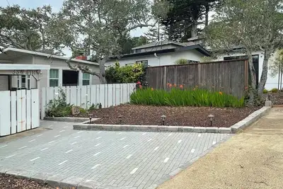 Image de 2 bedroom, 1. 5 bath Beach Cottage Close to Downtown Carmel