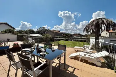 Image de 🏡 Perfect Island Getaway - Townhouse with Private Parking 🚗✨.