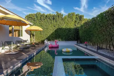 The Palms | Secluded Oasis | Pool Table + Hot Tub