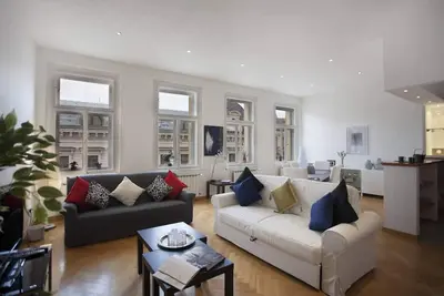 Image de Steps from Charles Bridge, this exquisite 3-bedroom apartment in a prestigious Prague 1 building