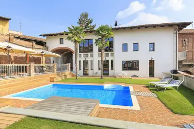 Image de Villa séduisante avec piscine et vue sur les vignobles! - Villa Teresa