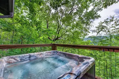 Image de Cozy 3bd Cabin w/ Views! Hot Tub + Great Location!