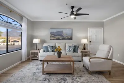 Image de Scottsdale Bliss – Stylish Long Term, Comfort, and Mountain Views Await!