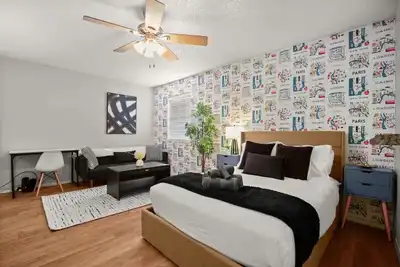 Image de Cozy Brentwood Studio - Great for Austin Holidays!