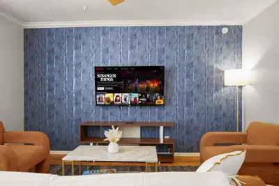 Image de Blue Brentwood Suite | Stay for Holidays in Austin