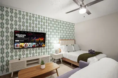 Image de Glowing Green Studio - Stay for Holiday in Austin!