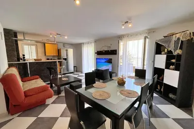 Image de Appartement de vacances Dobrinj pour 1 - 6 personnes avec 2 chambres à coucher - Logement de vacance