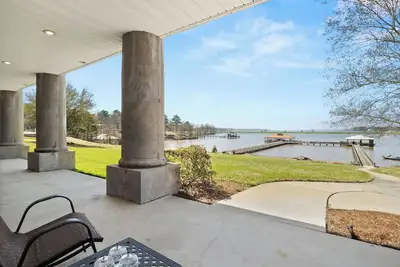 Image de Private Lower-Level Rental Only on Lanan Bay-Boathouse Great Fishing!