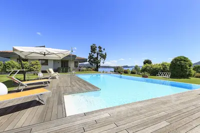 Villa panoramique avec piscine et vue exceptionnelle sur le lac! - Villa Flora