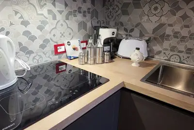 Image de Elegant apartment located on the 3rd floor of a newly renovated building