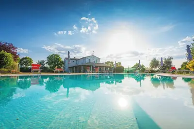 Image de Spacious Villa with private pool on the border between Romagna and Marche