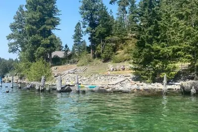 Image de Spacious estate with 2 homes with 6 bedrooms and WiFi, Ac on Flathead Lake