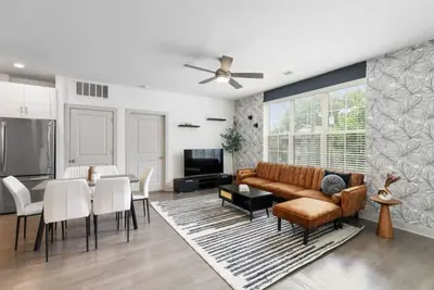 Image de Quiet Comfort & Urban Style: 2-Bedroom Condo 31