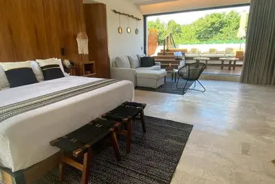 Image de Large luxury villa with swimming pools, rooftop lounge, close to the beach