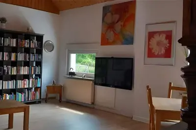 Image de 2-bedroom home  with WiFi, with private parking, garden and barbeque area.