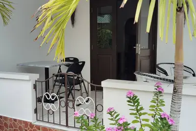 Image de Ideal little semi-detached bungalow on Praslin island located on the coast.
