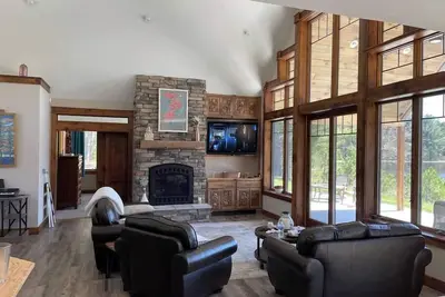 Image de Woodsy and Private- Dream House on a 7 Acre Pond
