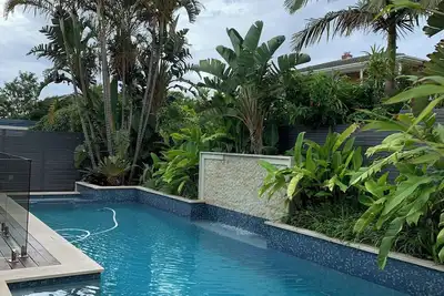 Image de Pool, ocean views and a walk to the beach! The perfect summer holiday getaway.