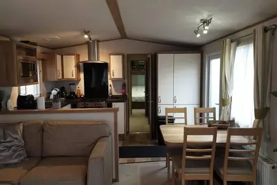 Image de Lovely caravan with decking and WiFi at Suffolk Sands Holiday Park ref 45017b