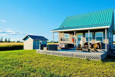 Image de Private, relaxing seaside retreat. Fun outdoor amenities for everyone.