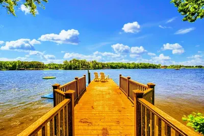 Image de Lakefront Log Cabin at Lake Anna, Dock, Deck