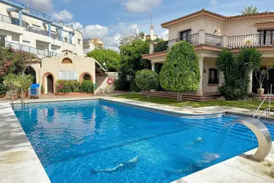 3 Bedroom Townhouse in Estepona Marina, Short walk to beaches and Restaurants