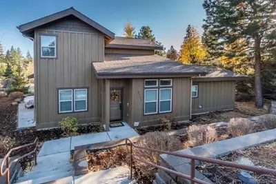 Image de West Bend Bike and Ski Getaway Hot Tubs Ready