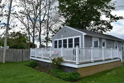 Image de Snug Harbor Waterfront Cottage Pet Friendly