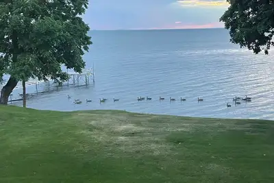 Image de Lakefront 3-bedroom, end-unit, townhome