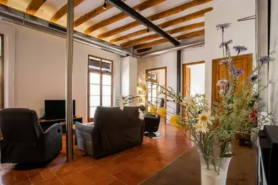 Image de Hidden Gem: Wine Village Rooftop Retreat