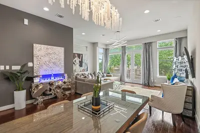 Image de Eli Street Luxury Villa with Private Driveway