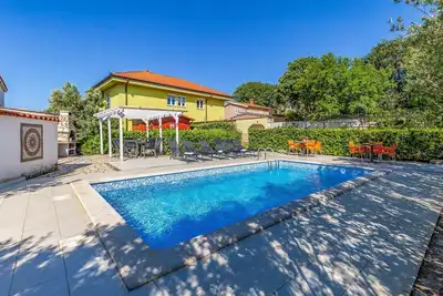 Image de Magnifique appartement de 4 chambres à.