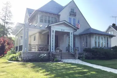 Image de Charming 4 Bedroom Historic Home Centrally located in Northeastern Wisconsin