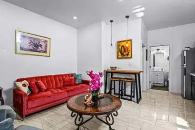 Image de Enchanting Free Private Parking!