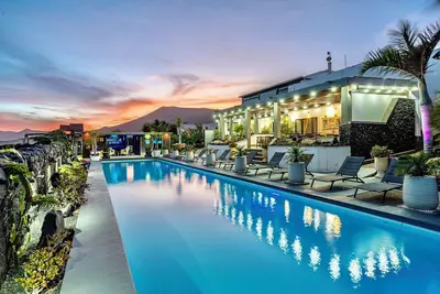 Paraiso | 10 bedroom luxury villa perfect for family and friends gatherings