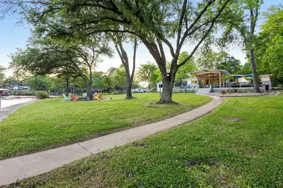 Image de Cedar Creek Lakefront Home w/Game Room & Dock—1hr Sw of Dfw