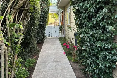 Image de Charming cottage in Thousand Oaks with WiFi and Ac