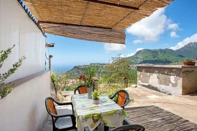 Appartement 'Licia' avec vue sur la mer, terrasse partagée et Wi-Fi