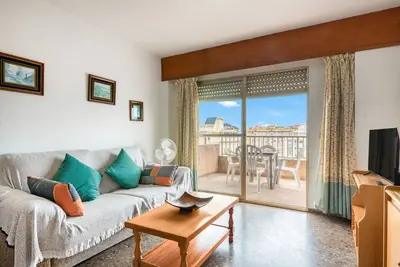 Appartement 'Alquilar Mas Comprar - Jardin 3' avec piscine partagée, Wi-Fi et climatisation