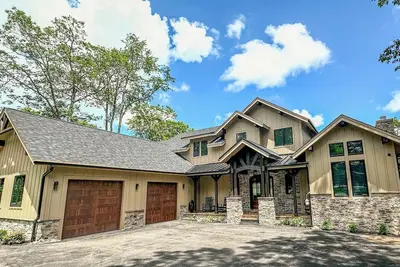 Image de New + Stunning + Luxury! Lake Access Home + Community Pool!