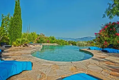 Homerez - Charmante Maison de Vacances à Olmeto avec Piscine