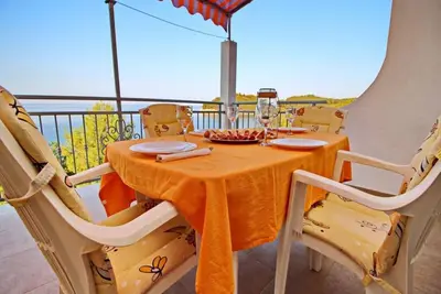 Image de Appartement de deux chambres prés de la plage Karbuni, Korcula (A-23807-a)