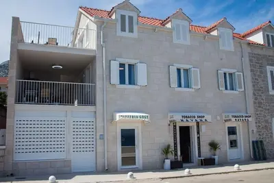 Image de Appartement de trois chambres avec la terrasse et la vue sur le mer Bol, Brac (A-23843-a)