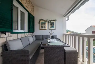 Image de Appartement de deux chambres avec la terrasse Bol, Brac (A-23844-b)