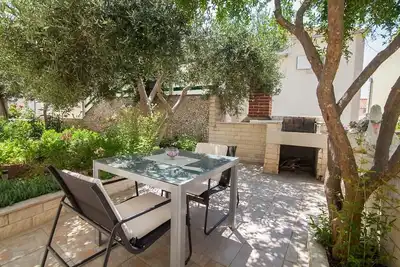 Appartement d'une chambre avec la terrasse Bol, Brac (A-23847-a)