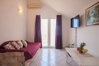 Appartement de deux chambres avec le balcon et la vue sur le mer Bol, Brac (A-23847-d)