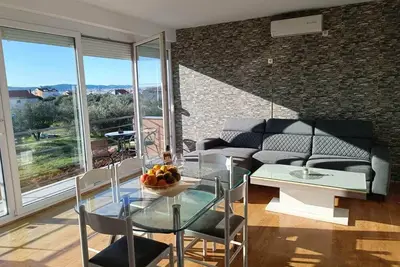 Image de Appartement d'une chambre avec la terrasse et la vue sur le mer Sukosan, Zadar (A-23934-b)